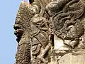 Détail du prang: Naga et Deva.