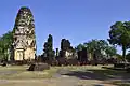 Prang (tour-sanctuaire ou tour-reliquaire) khmer dans le Wat Phra Phai Luang.