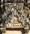 Décors en stuc du prang du Wat Phra Phai Luang.