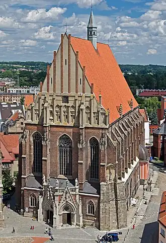 La façade.