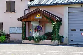 Le bureau de poste.