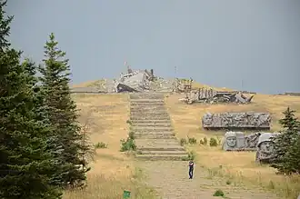 Le monument mis à bas,  image de 2015.