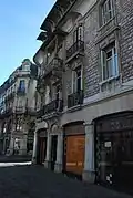 Immeuble à l'angle de la rue Musette (n°27) et des Godrans et celui du n°1 place Grangier