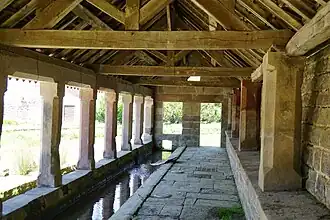 L'intérieur du lavoir.
