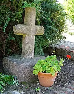 Une croix.