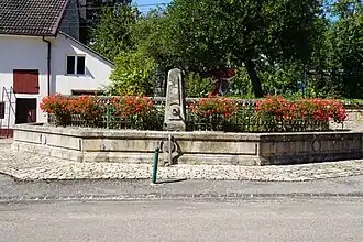 Une fontaine.