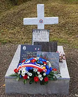 La stèle.