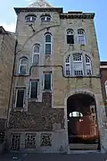 La partie droite de la façade