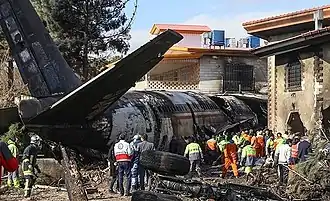 L'épave du Boeing 707 accidenté, photographié après sa sortie de piste.