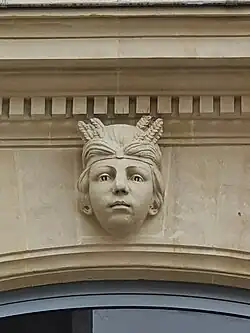 Mascaron de gauche