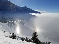 Parhélie sur une mer de nuages.