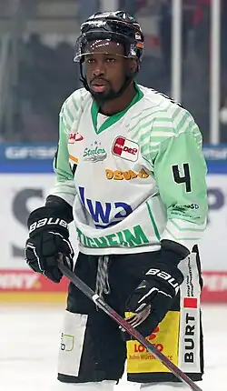 Description de l'image 2022-04-03 Eisbären Berlin gegen Bietigheim Steelers (Deutsche Eishockey-Liga 2021-22) by Sandro Halank–009.jpg.