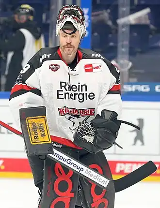 Description de l'image 2022-04-10 Eisbären Berlin gegen Kölner Haie (Deutsche Eishockey-Liga 2021-22, Playoff-Viertelfinale) by Sandro Halank–033.jpg.
