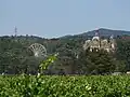 La face sud du château d'Aubiry et la grande roue installée pour le festival des Déferlantes.