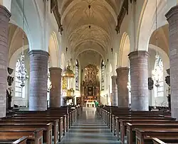 Vue vers l'autel.