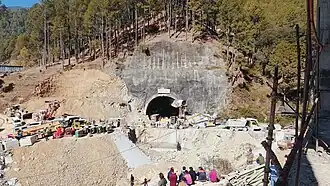 Entrée du tunnel effondré.
