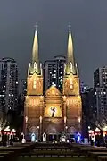 La cathédrale de nuit.