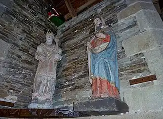 Chapelle Saint-Ruelin du Moustoir, statues de saint Ruelin (à droite) et de saint Louis