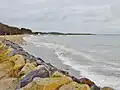 Vagues à l'assaut du cordon d'enrochement allant de la plage du Grand Large à Cleut Rouz lors de la tempête du 20 février 2015 (coëfficient de marée de 118) à la pointe de Mousterlin.