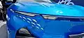 Photographie d'une voiture bleue.