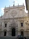 La façade.