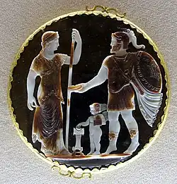 L'empereur Julien sacrifiant, camée du musée de Florence, IVe&nbsp;siècle.