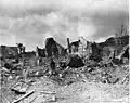 Place de la Liberté le 19 septembre 1944. au fond à droite l'hôpital Morvan)