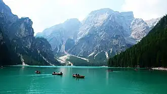 Le lac de Braies, point de départ de l'alta via no&nbsp;1.