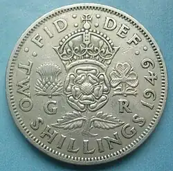 Pièce de monnaie figurant un chardon, une rose et un trèfle.