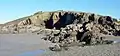 Plomodiern : falaise et grottes entre la plage de Lestrevet et celle de Pors ar Vag.