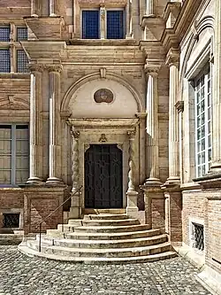 Porte de l'hôtel d'Assézat.