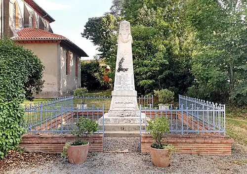 Le monument aux morts.