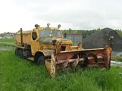 Souffleuse à neige D-470 sur ZIL-157K (2014).