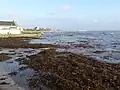 L'océan Atlantique à la pointe de Penmarc'h un jour de mer agitée (juste à l'est des deux phares).