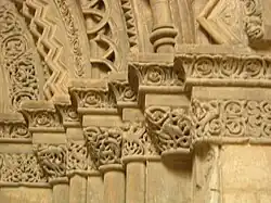 Détail du portique du cloître de l'ancienne cathédrale de Lleida&nbsp;(es).