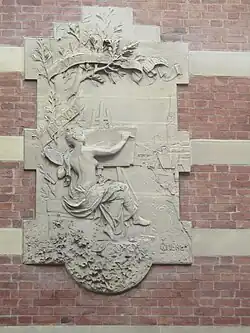 Immeuble no&nbsp;34.Bas-relief.