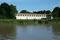 La Corderie royale vue du milieu du fleuve à Rochefort.