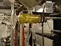 Un robinet à trois voies à double perçage oblique, en verre.