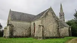 Chapelle Saint-Nicolas de Priziac ː vue extérieure d'ensemble.