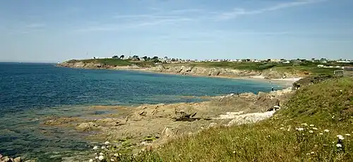 La Pointe des Renards vue des environs de la Grève bleue.