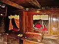Lits-clos en enfilade, dit « lits wagons ».