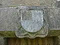 Le blason de la famille de Sévigné sur le colombier de Lestremeur