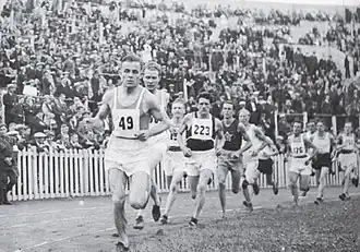 Le 5&nbsp;000&nbsp;mètres couru lors des Olympiades ouvrières avec Valto Salmi (49) et le futur vainqueur Seraphim Znamensky (223).