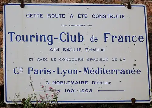 Plaque commémorative de la construction de la route de la Corniche d'Or.