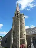 Église Saint-Michel de Saint-Michel-en-Grève ː le clocher datant du XVe&nbsp;siècle.