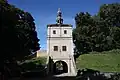 Le châtelet d'entrée du château.