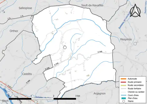 Carte en couleur présentant le réseau hydrographique de la commune