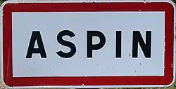 Panneau d'entrée dans le village.