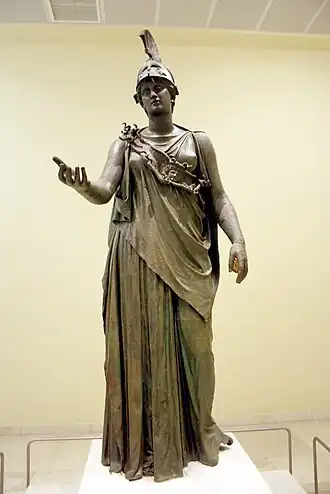 Athéna du Pirée. Original grec en bronze mesurant 2,35&nbsp;mètres et datant du IVe&nbsp;siècle&nbsp;av. J.-C.