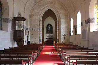 La nef de l'église Saint-Pierre.